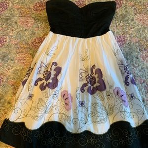 Women’s strapless dress